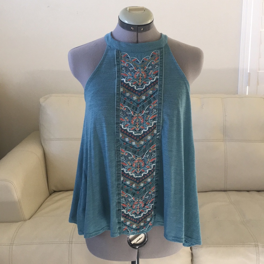 Eyeshadow halter top